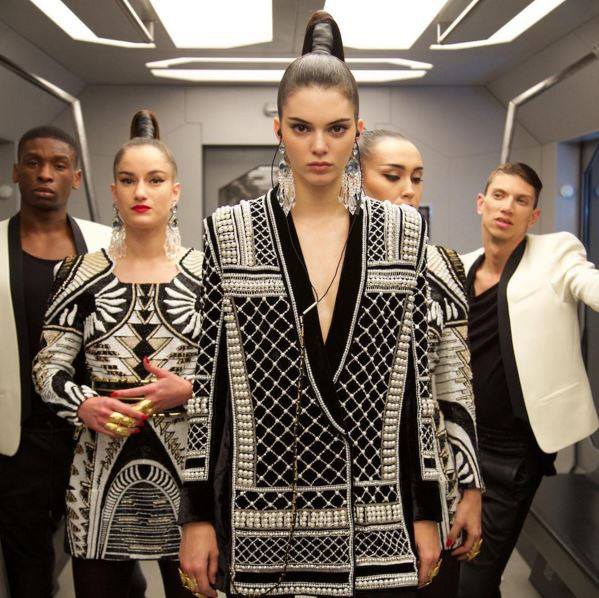 Subway Dance-Off lead by Kendall Jenner
